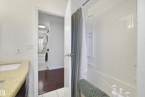 9808 187 Street, Edmonton, AB - Indoor Photo Showing Bathroom