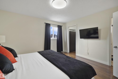 9808 187 Street, Edmonton, AB - Indoor Photo Showing Bedroom