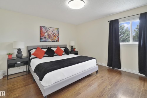 9808 187 Street, Edmonton, AB - Indoor Photo Showing Bedroom
