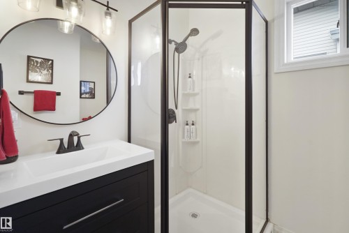 9808 187 Street, Edmonton, AB - Indoor Photo Showing Bathroom
