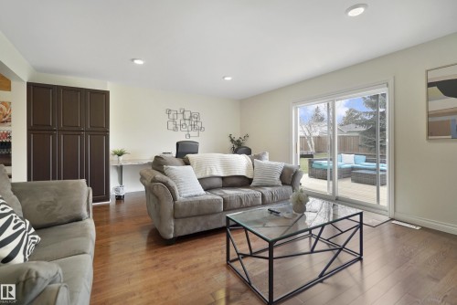 9808 187 Street, Edmonton, AB - Indoor Photo Showing Living Room