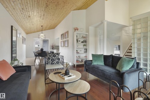 9808 187 Street, Edmonton, AB - Indoor Photo Showing Living Room