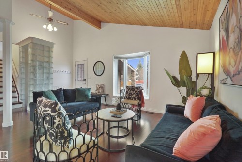 9808 187 Street, Edmonton, AB - Indoor Photo Showing Living Room