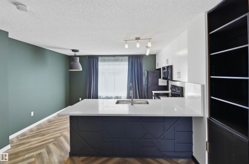99 7503 Getty Gate Gate, Edmonton, AB - Indoor Photo Showing Kitchen With Double Sink