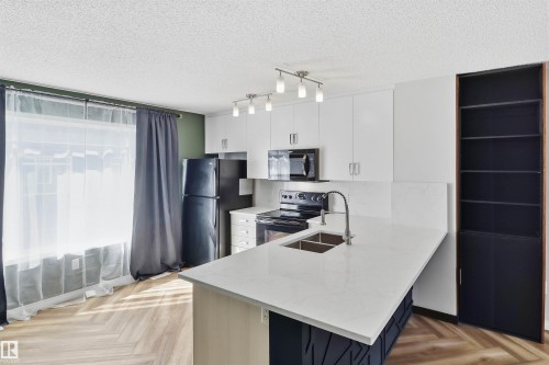 99 7503 Getty Gate Gate, Edmonton, AB - Indoor Photo Showing Kitchen With Double Sink With Upgraded Kitchen