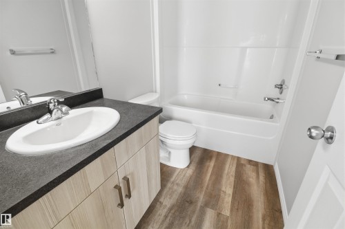 99 7503 Getty Gate Gate, Edmonton, AB - Indoor Photo Showing Bathroom