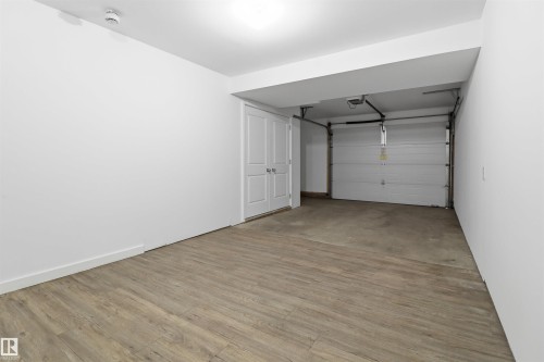 99 7503 Getty Gate Gate, Edmonton, AB - Indoor Photo Showing Garage