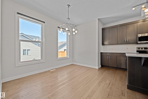 6906 Cardinal Wynd, Edmonton, AB - Indoor Photo Showing Kitchen
