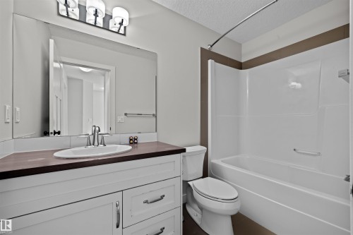6906 Cardinal Wynd, Edmonton, AB - Indoor Photo Showing Bathroom