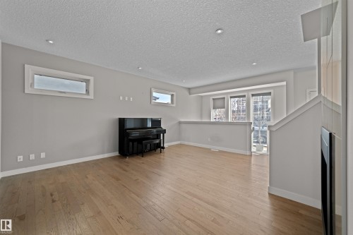 6906 Cardinal Wynd, Edmonton, AB - Indoor