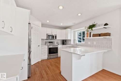 8 Oakridge Drive S, St. Albert, AB - Indoor Photo Showing Kitchen