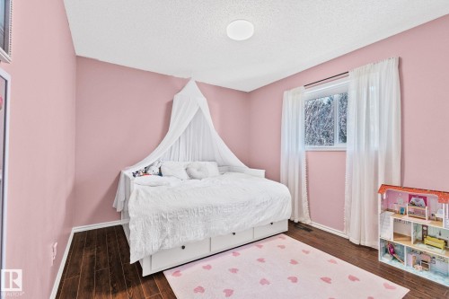 8 Oakridge Drive S, St. Albert, AB - Indoor Photo Showing Bedroom
