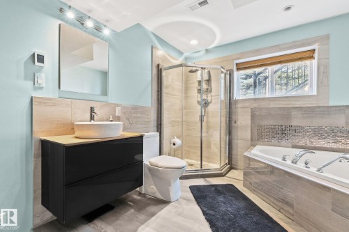 8 Oakridge Drive S, St. Albert, AB - Indoor Photo Showing Bathroom