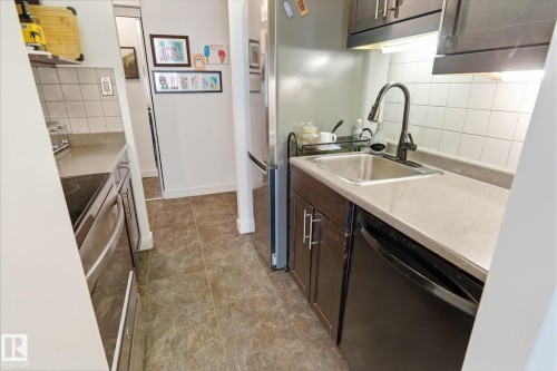 811 9918 101 Street, Edmonton, AB - Indoor Photo Showing Kitchen