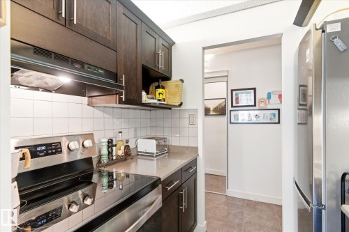 811 9918 101 Street, Edmonton, AB - Indoor Photo Showing Kitchen With Upgraded Kitchen