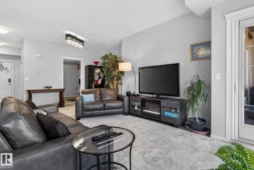 340 612 111 Street, Edmonton, AB - Indoor Photo Showing Living Room