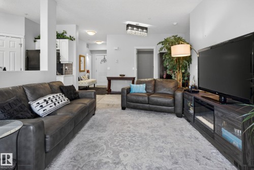 340 612 111 Street, Edmonton, AB - Indoor Photo Showing Living Room