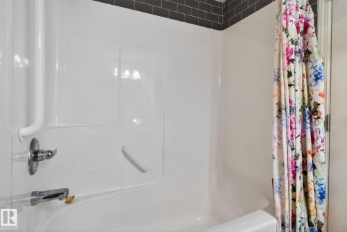 340 612 111 Street, Edmonton, AB - Indoor Photo Showing Bathroom