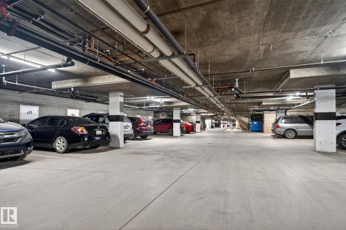 340 612 111 Street, Edmonton, AB - Indoor Photo Showing Garage
