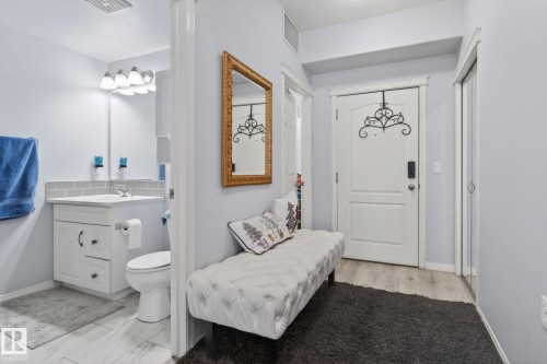340 612 111 Street, Edmonton, AB - Indoor
