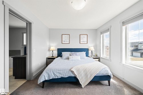 16460 15 Avenue, Edmonton, AB - Indoor Photo Showing Bedroom
