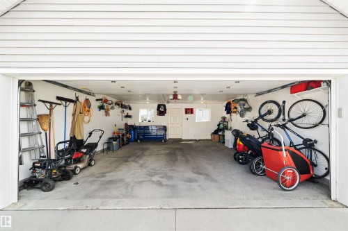 16460 15 Avenue, Edmonton, AB - Indoor Photo Showing Garage