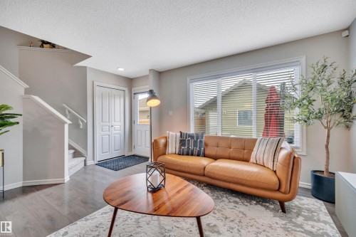 22220 88 Avenue, Edmonton, AB - Indoor Photo Showing Living Room