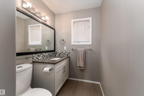 8407 160 Avenue, Edmonton, AB - Indoor Photo Showing Bathroom