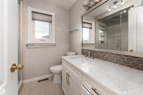 8407 160 Avenue, Edmonton, AB - Indoor Photo Showing Bathroom
