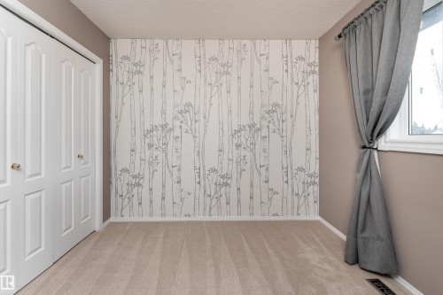 8407 160 Avenue, Edmonton, AB - Indoor Photo Showing Other Room