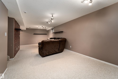 8407 160 Avenue, Edmonton, AB - Indoor Photo Showing Other Room