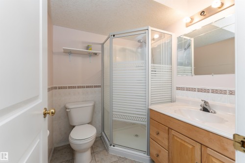 8407 160 Avenue, Edmonton, AB - Indoor Photo Showing Bathroom