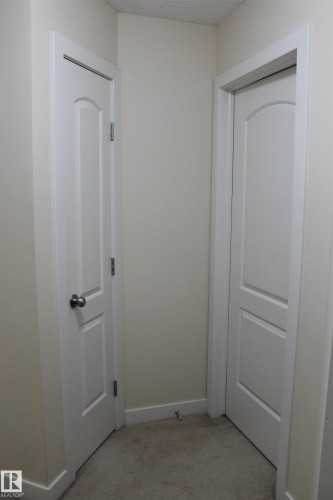 Neutral-toned walls complement the light-colored carpeting - 40 12004 22 Avenue, Edmonton, AB - Indoor Photo Showing Other Room