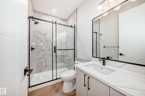 7023 Kiviaq Crescent, Edmonton, AB - Indoor Photo Showing Bathroom