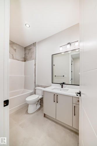 7023 Kiviaq Crescent, Edmonton, AB - Indoor Photo Showing Bathroom