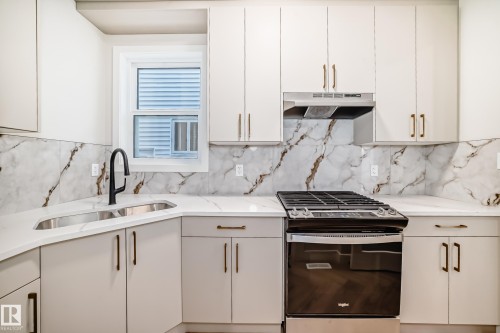 7023 Kiviaq Crescent, Edmonton, AB - Indoor Photo Showing Kitchen With Double Sink