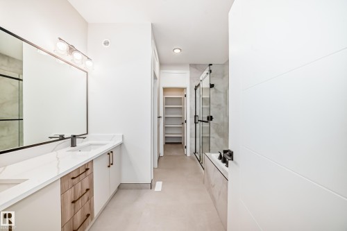 7023 Kiviaq Crescent, Edmonton, AB - Indoor Photo Showing Bathroom