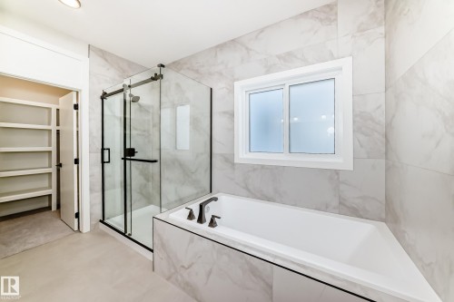 7023 Kiviaq Crescent, Edmonton, AB - Indoor Photo Showing Bathroom