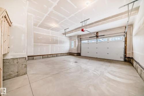 7023 Kiviaq Crescent, Edmonton, AB - Indoor Photo Showing Garage
