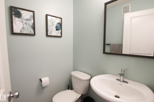 2509 14 Avenue, Edmonton, AB - Indoor Photo Showing Bathroom