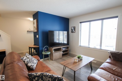 2509 14 Avenue, Edmonton, AB - Indoor Photo Showing Living Room