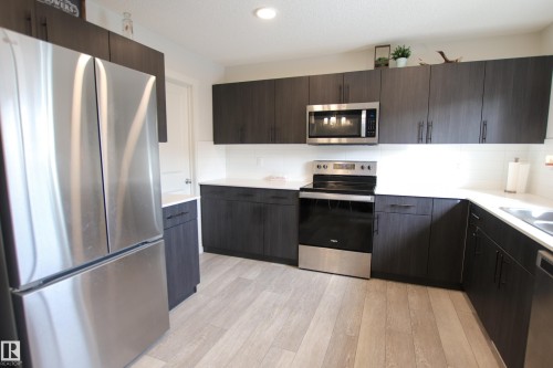 2509 14 Avenue, Edmonton, AB - Indoor Photo Showing Kitchen