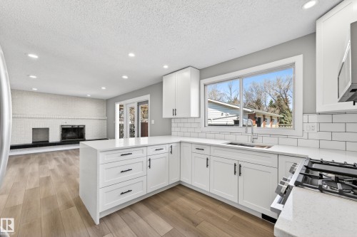 11016 171 Avenue, Edmonton, AB - Indoor Photo Showing Kitchen With Upgraded Kitchen