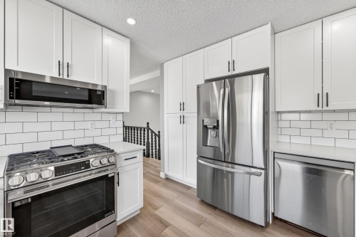 11016 171 Avenue, Edmonton, AB - Indoor Photo Showing Kitchen With Upgraded Kitchen