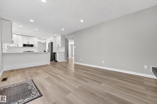 11016 171 Avenue, Edmonton, AB - Indoor Photo Showing Kitchen