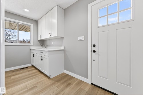 11016 171 Avenue, Edmonton, AB - Indoor