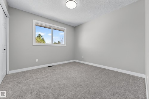 11016 171 Avenue, Edmonton, AB - Indoor Photo Showing Other Room