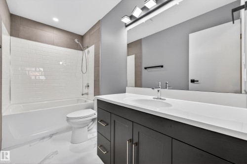 11016 171 Avenue, Edmonton, AB - Indoor Photo Showing Bathroom