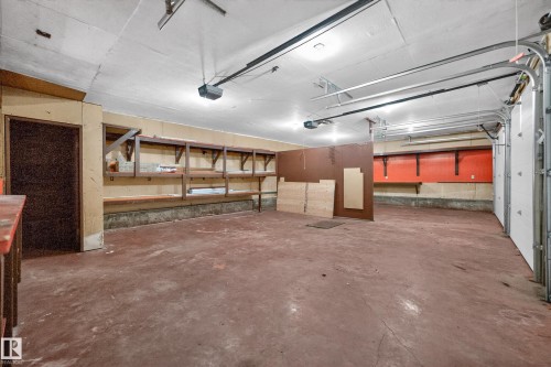 11016 171 Avenue, Edmonton, AB - Indoor Photo Showing Garage