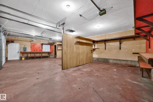 11016 171 Avenue, Edmonton, AB - Indoor Photo Showing Garage
